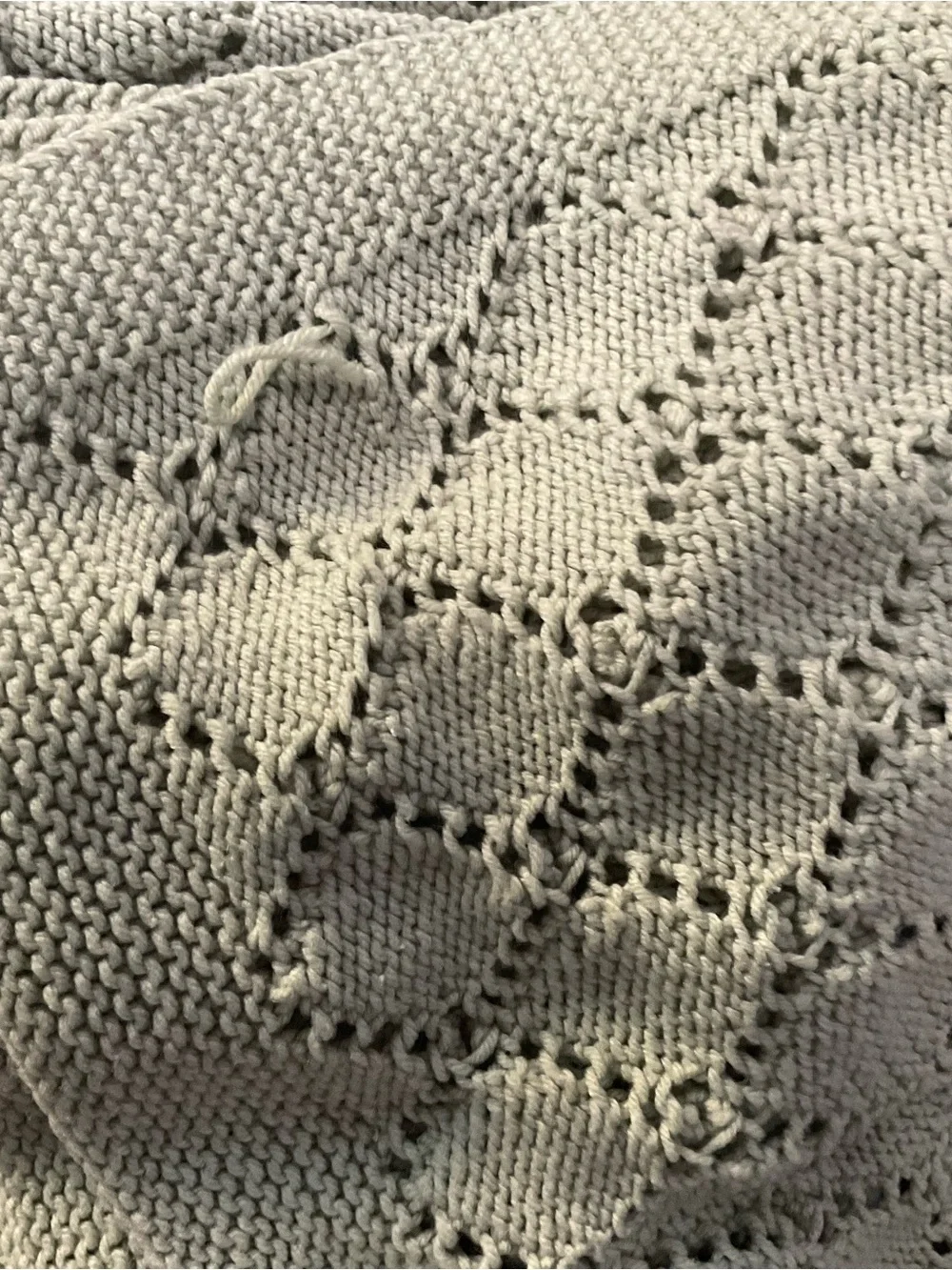 Hand-Knit Sage Green Throw Blanket - Cozy Knit Design